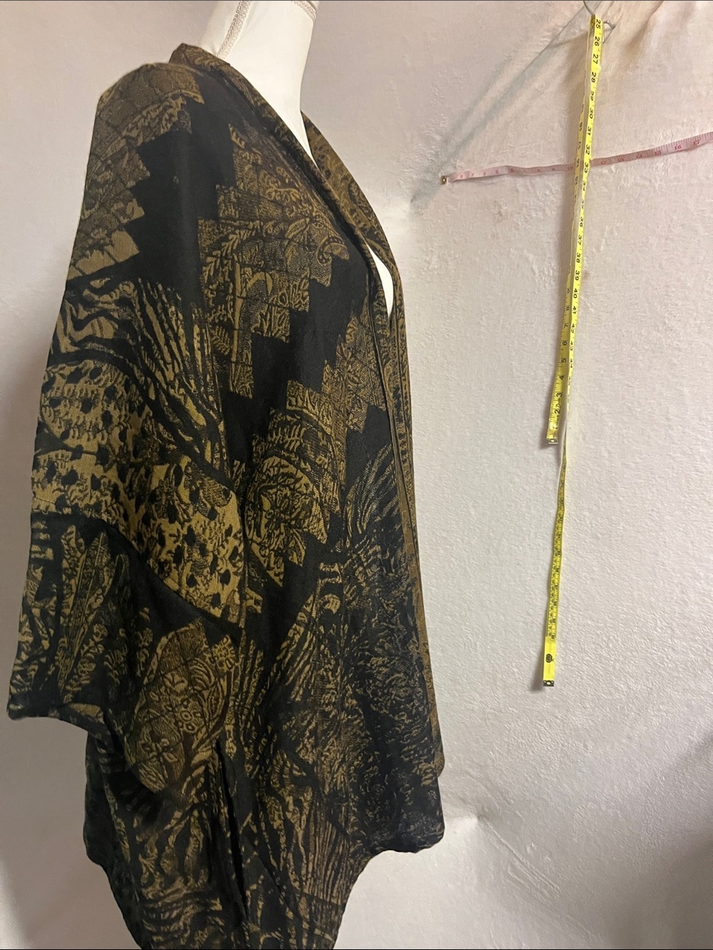 Black & Gold Open-Front Draped Kimono Jacket - Picture 9 of 10